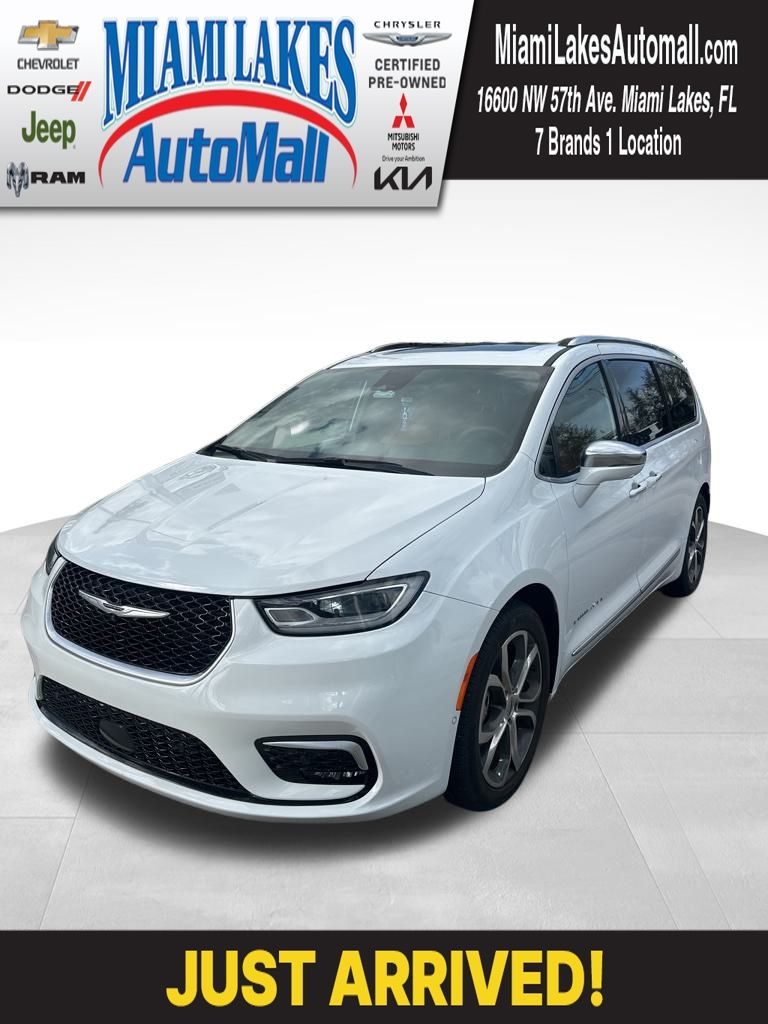 2024 Chrysler Pacifica Pinnacle's photo