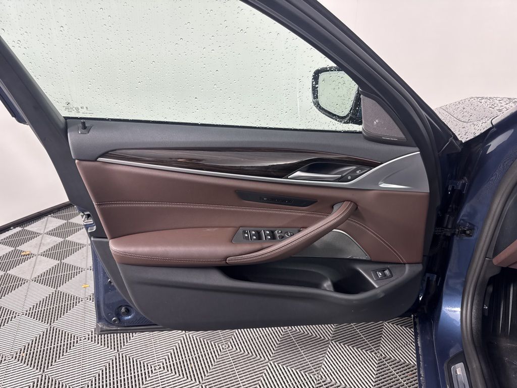 Thumbnail: 2023 BMW 5 Series - 14