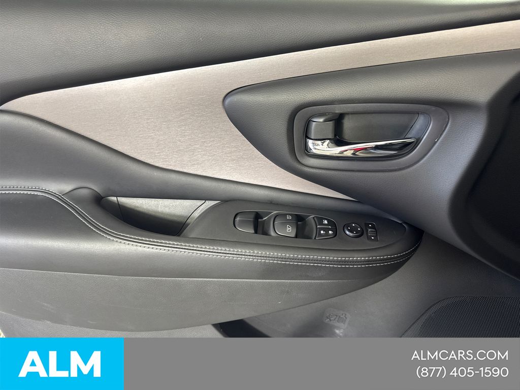 Used 2023 Gray Nissan SV image 13