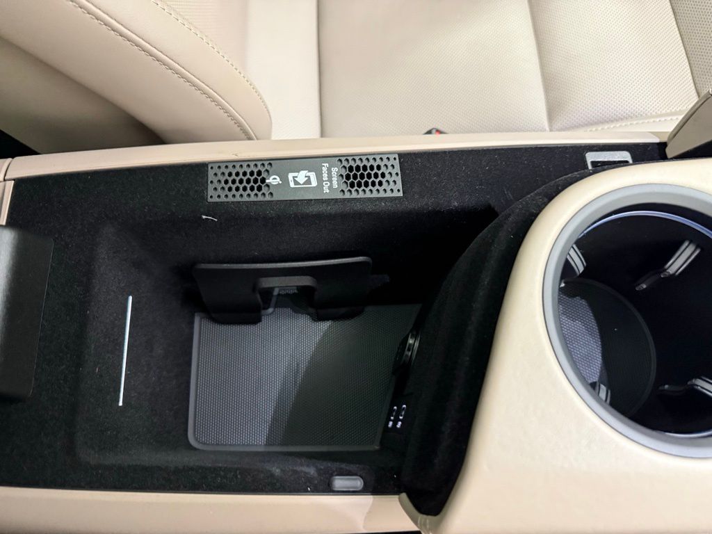 Thumbnail: 2021 Porsche Taycan - 32