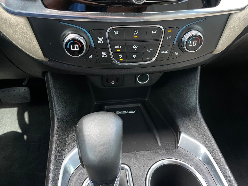 Thumbnail: 2023 Chevrolet Traverse - 18