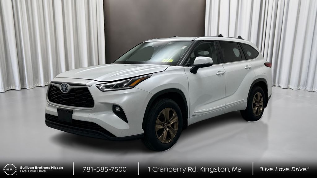  2023 Toyota Highlander Hybrid Bronze Edition AWD   