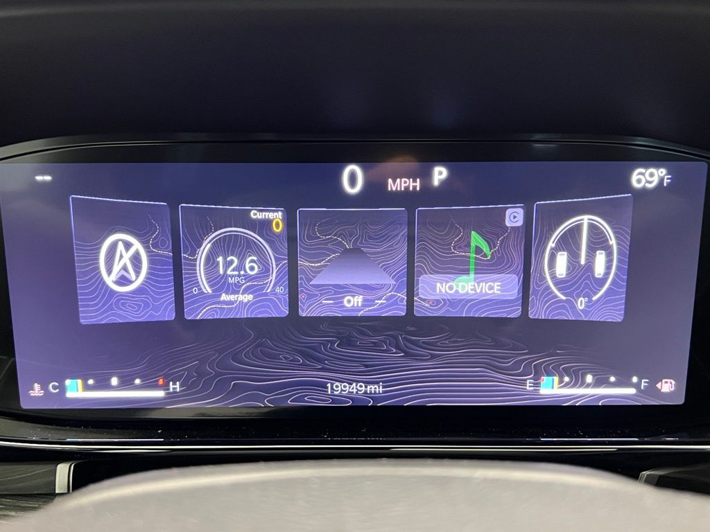 Thumbnail: 2023 Jeep Wagoneer - 17