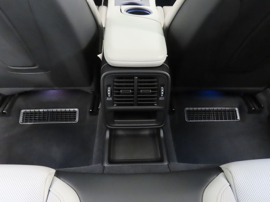 Thumbnail: 2024 Porsche Taycan - 32