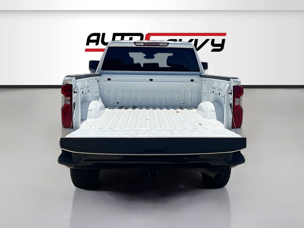 Used 2025 White Chevrolet Custom image 23