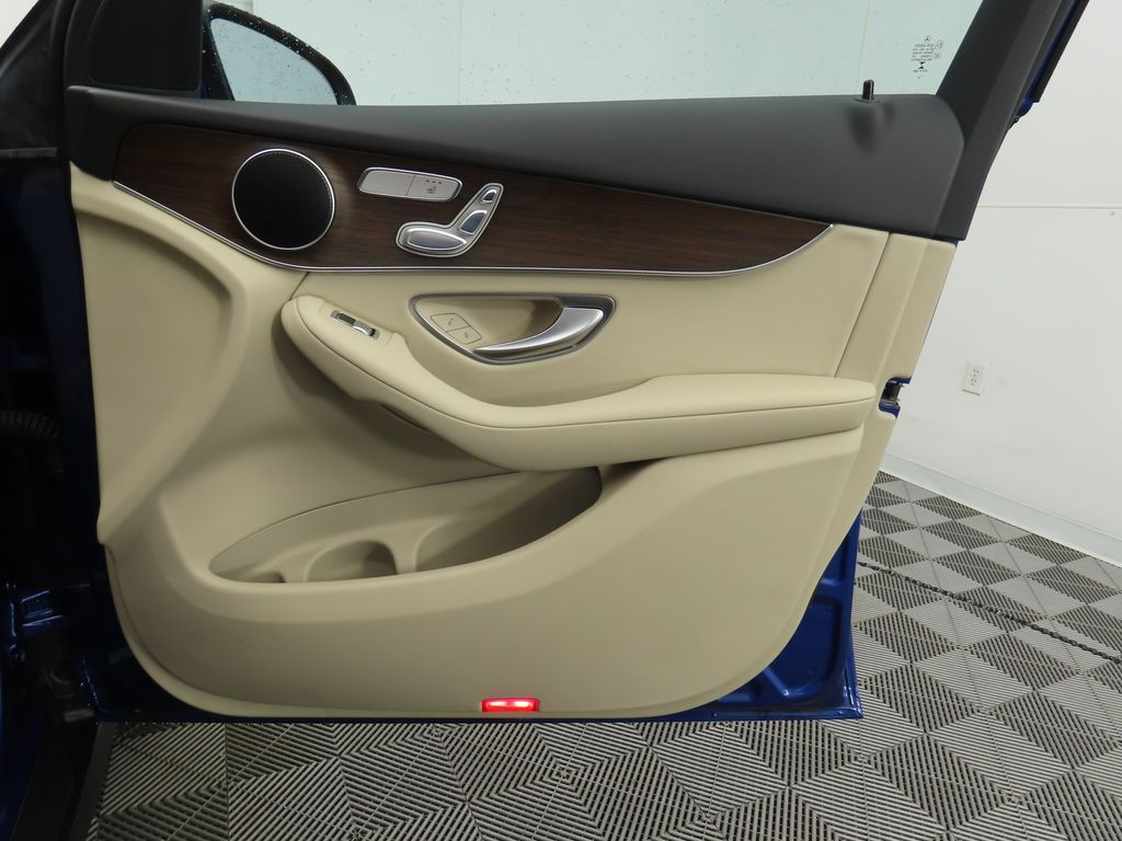 Thumbnail: 2022 Mercedes-Benz GLC - 25