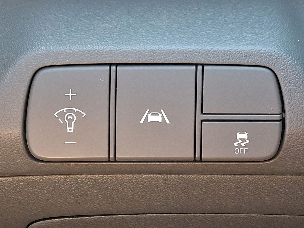 2023 Hyundai Elantra — photo 25