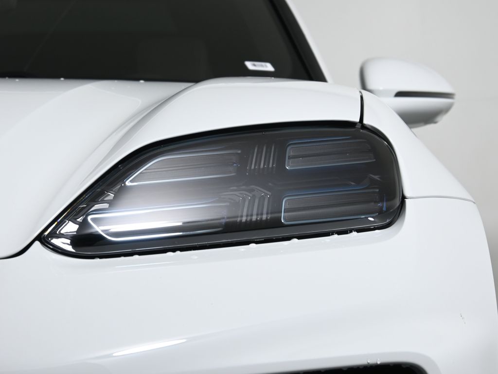 Thumbnail: 2025 Porsche Macan - 12