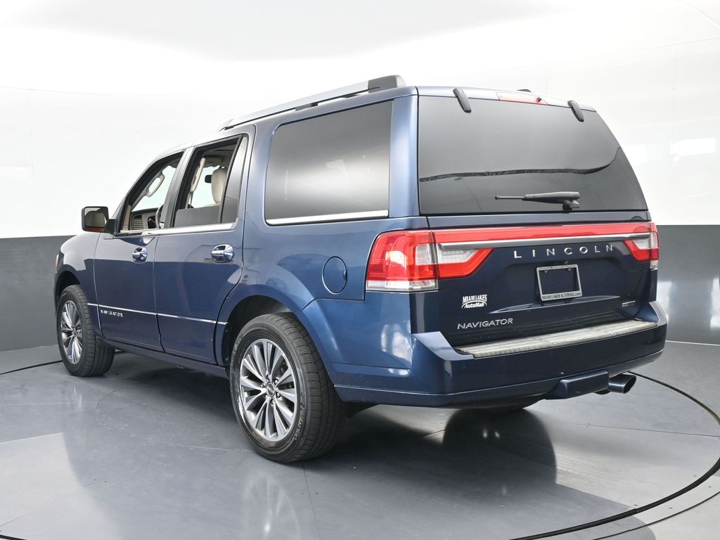 Used 2016 Midnight Lincoln Select image 4