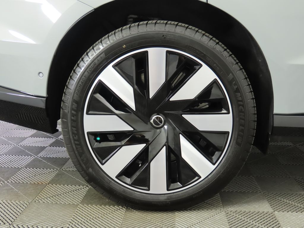 2025 Volvo EX90  31