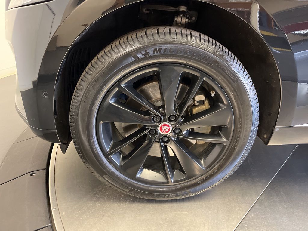 Thumbnail: 2021 Jaguar F-Pace - 10