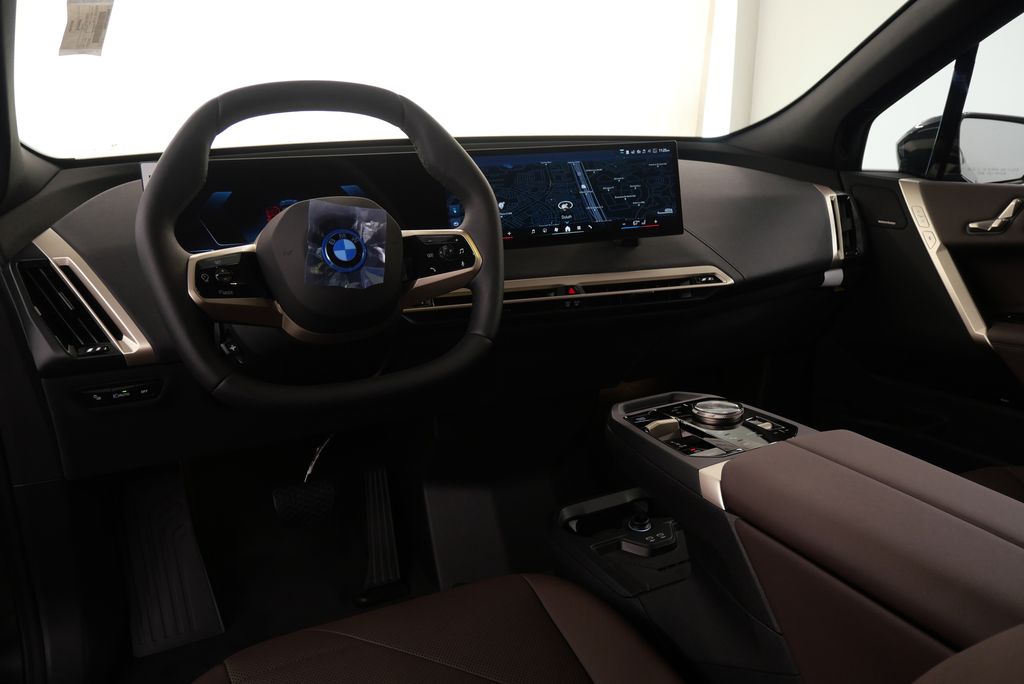 2025 BMW iX xDrive50 18