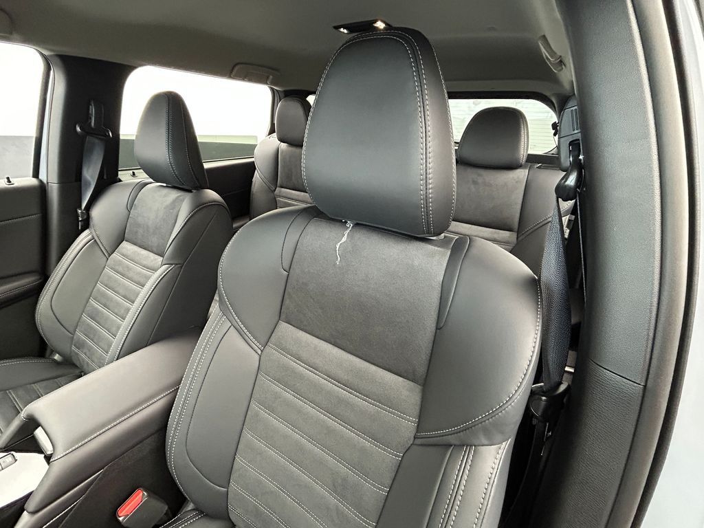 New 2026 Gray Mitsubishi SE image 12