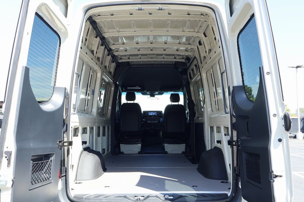 Thumbnail: 2025 Mercedes-Benz Sprinter - 8