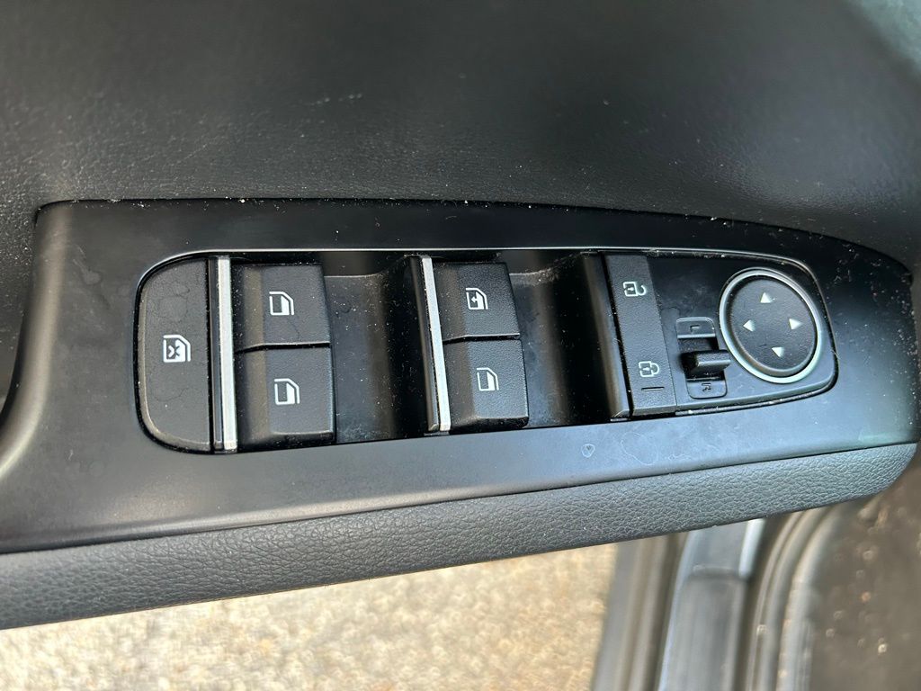 Thumbnail: 2020 Kia Soul - 16