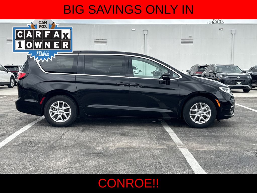2024 Chrysler Pacifica Touring L - 3
