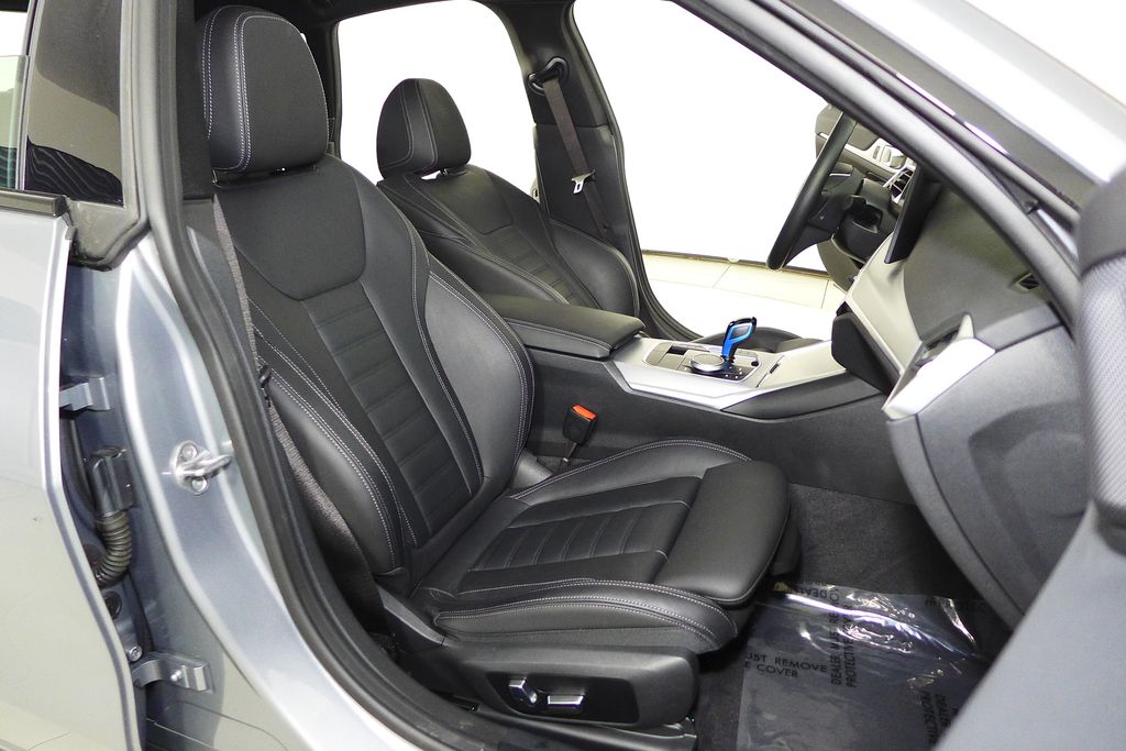 Thumbnail: 2023 BMW i4 - 20