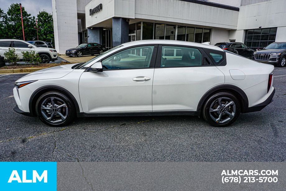 Used 2025 White Kia LXS image 6