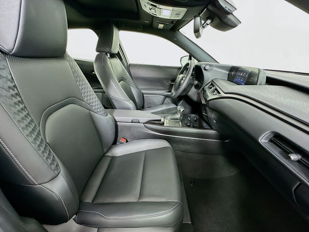 Thumbnail: 2021 Lexus UX - 29