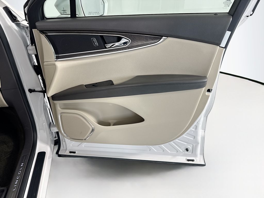 Thumbnail: 2017 Lincoln MKX - 25