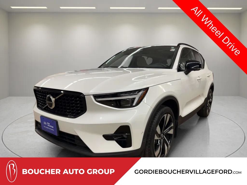 Crystal White Metallic 2023 Volvo XC40 B5 Ultimate Dark Theme AWD SUV / Crossover All-Wheel Drive Automatic