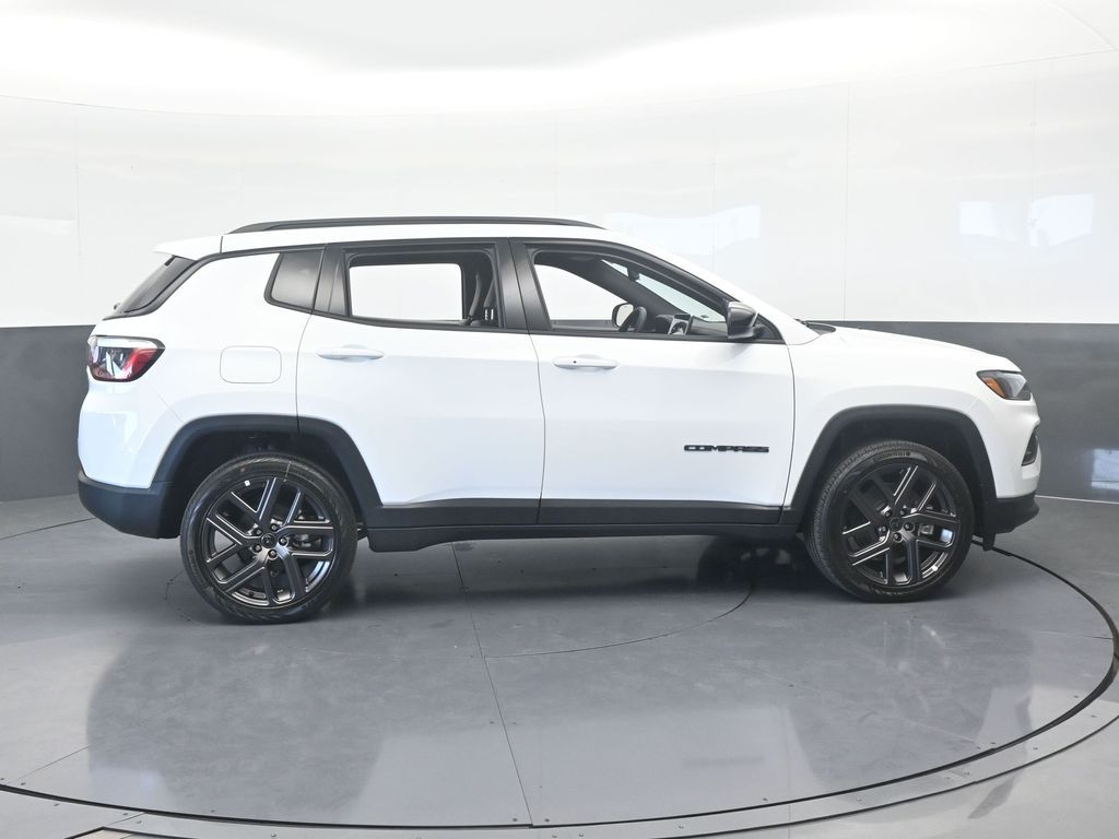 New 2026 Bright White Clearcoat Jeep Latitude image 7