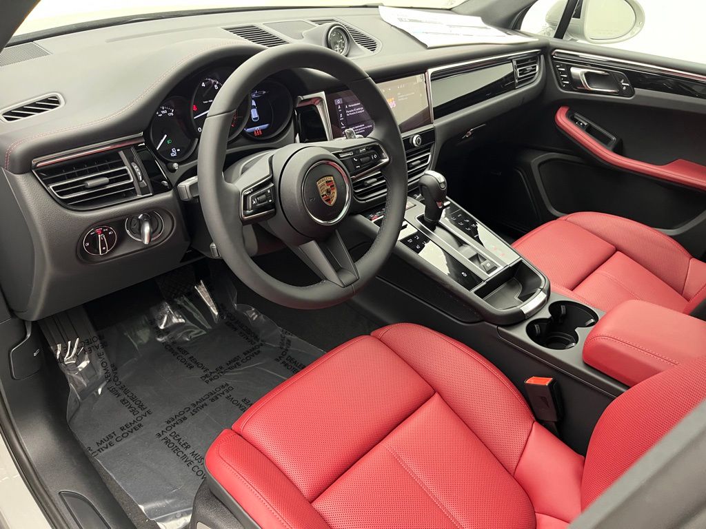 Thumbnail: 2025 Porsche Macan - 4