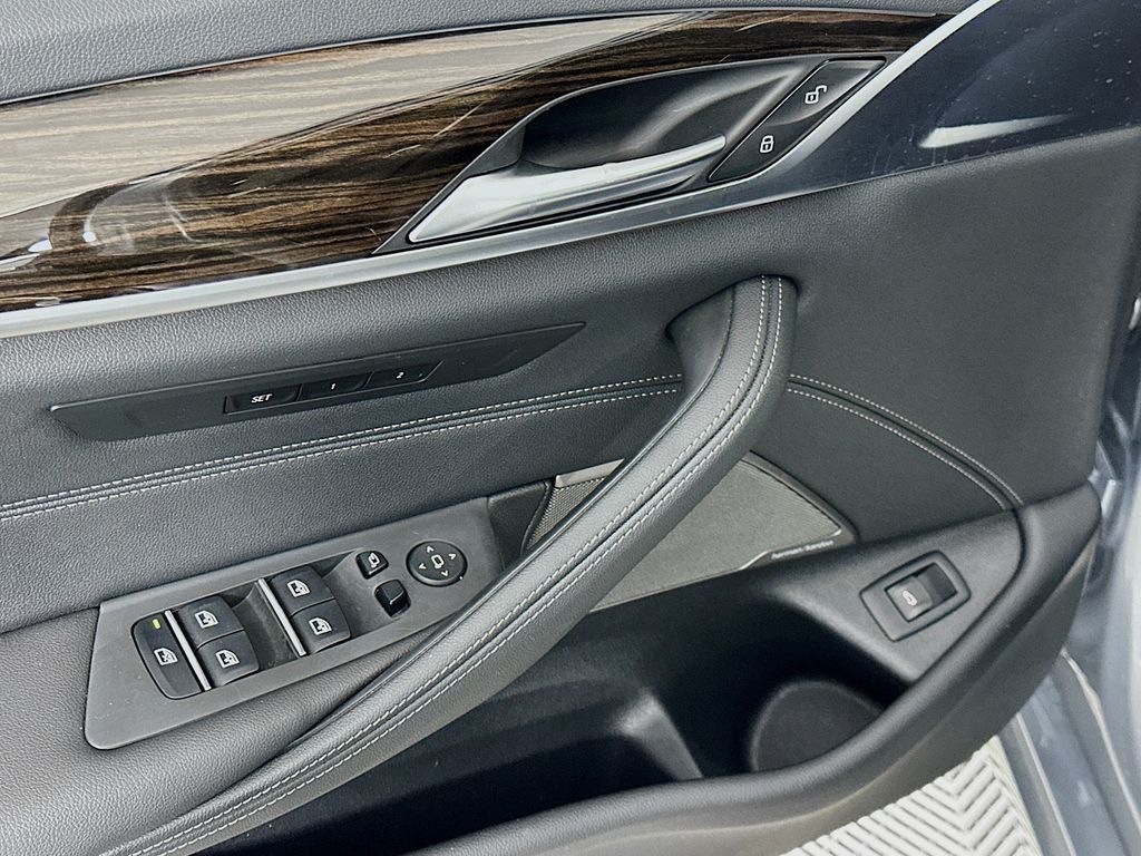 Thumbnail: 2023 BMW 5 Series - 18