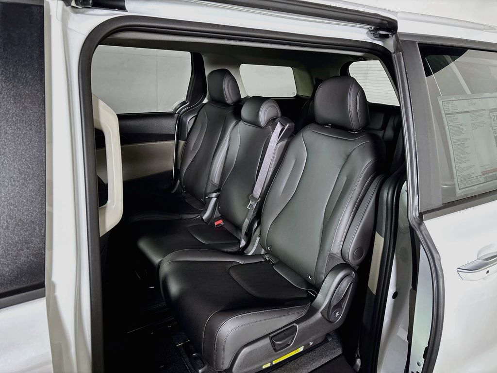 2027 Kia Carnival LXS