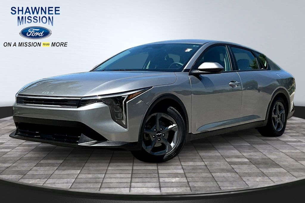 2025 Kia K4 LXS FWD
