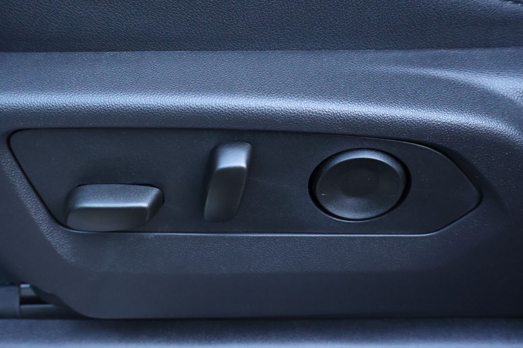 Thumbnail: 2025 Chevrolet Silverado 3500 - 19