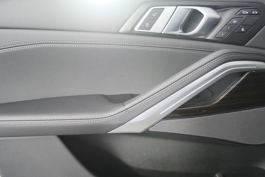 Thumbnail: 2025 BMW X6 - 9