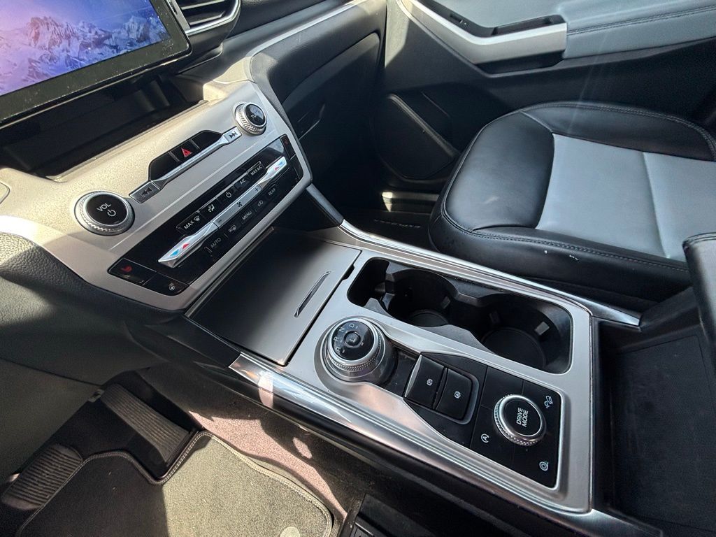2022 Ford Explorer XLT 202A - 8
