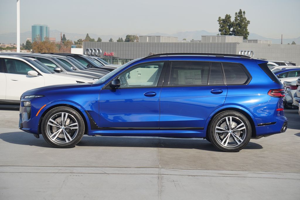 2025 BMW X7 M60i 4