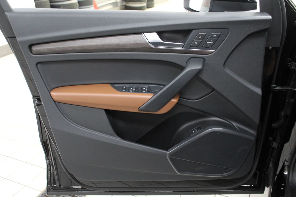 Thumbnail: 2025 Audi Q5 - 15