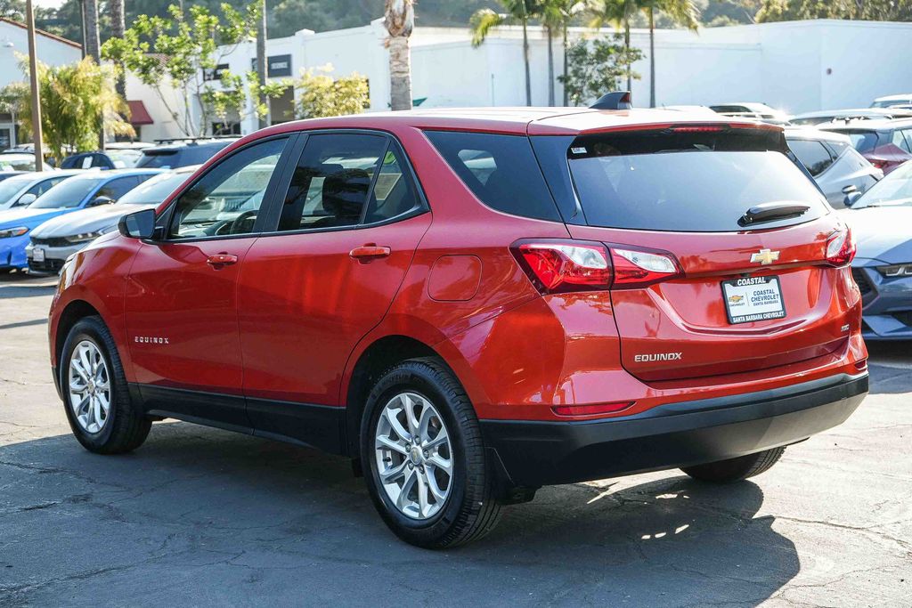 View vehicle photo 4