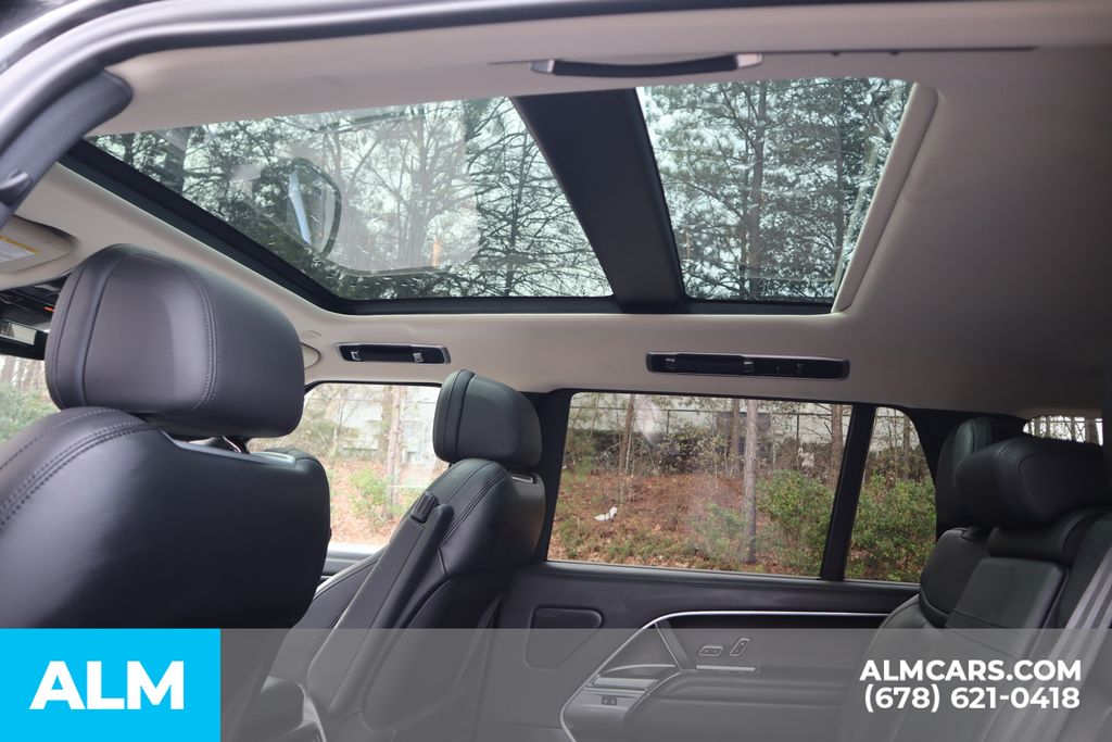 Used 2025 Gray Land Rover SE image 18
