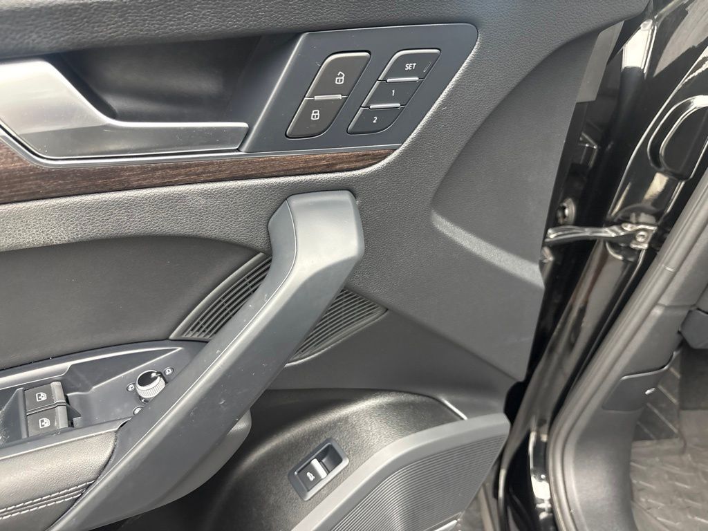Thumbnail: 2023 Audi Q5 - 13