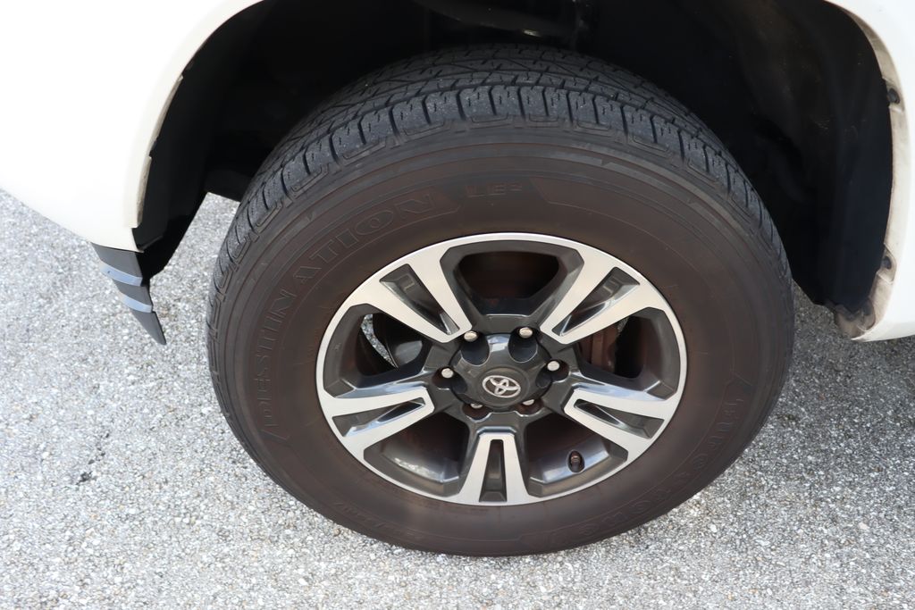 Thumbnail: 2019 Toyota Tacoma - 4