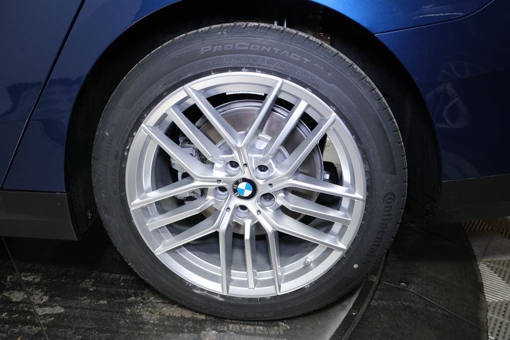 Thumbnail: 2025 BMW 5 Series - 12