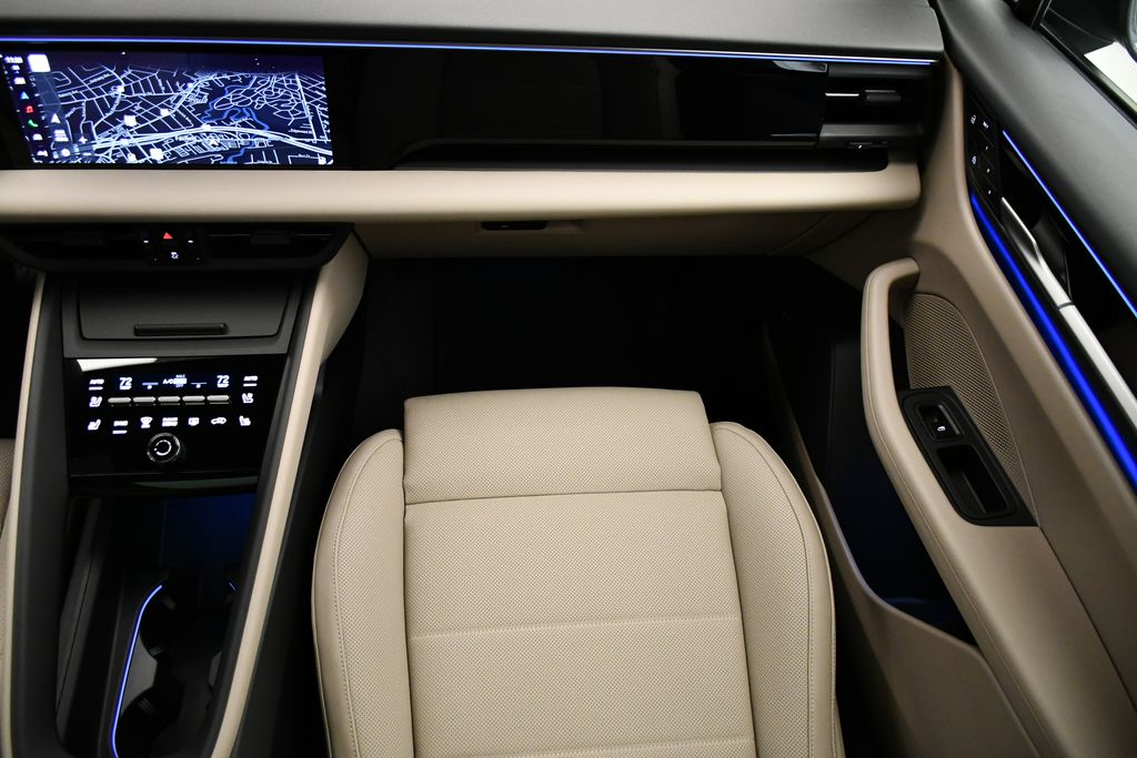 Thumbnail: 2025 Porsche Macan - 23