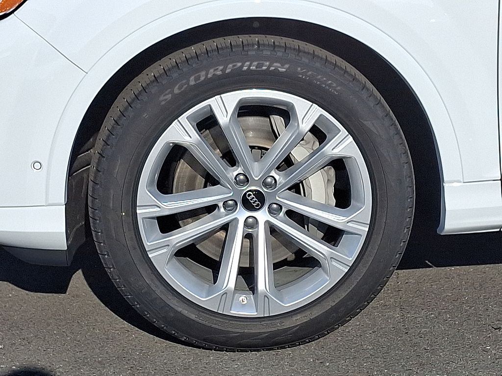 Thumbnail: 2026 Audi Q7 - 5