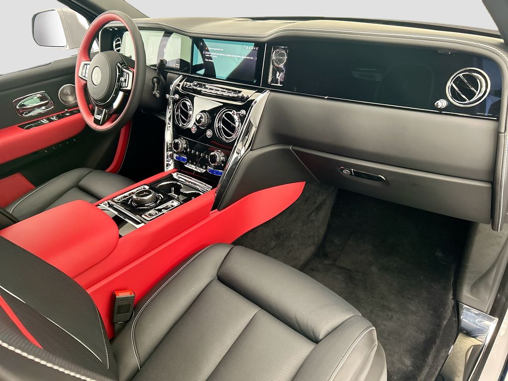 Thumbnail: 2027 Rolls-Royce Cullinan - 16