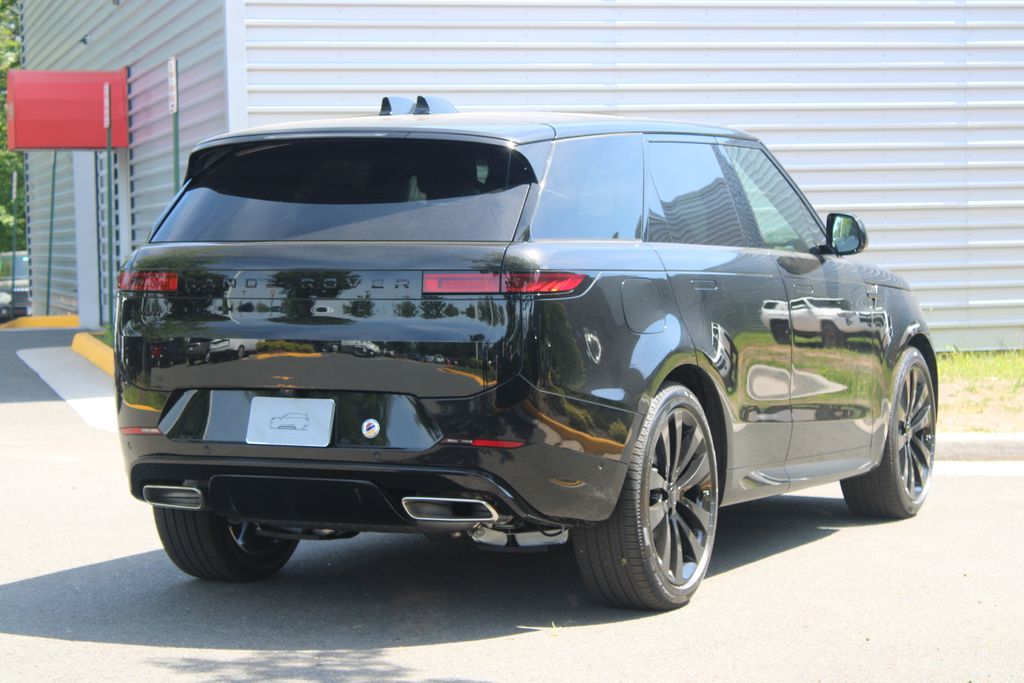 New 2026 Black Land Rover Dynamic SE image 4