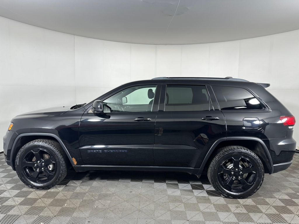Photo 2 of 2018 Jeep Grand Cherokee Laredo