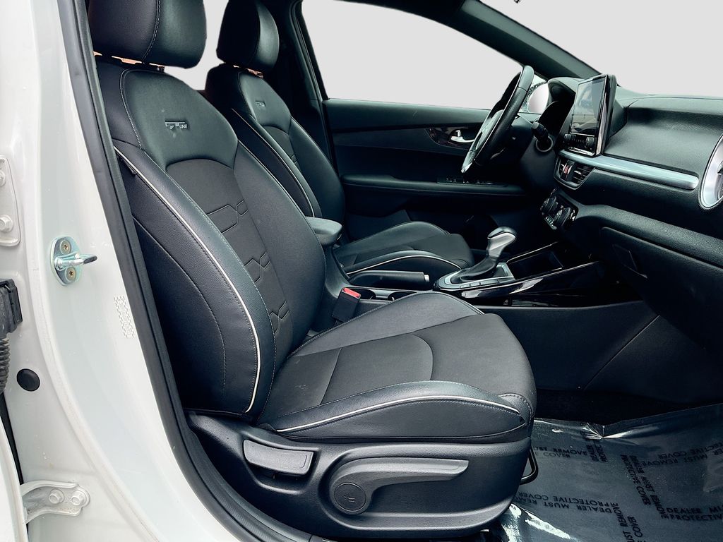 Used 2023 White Kia GT-Line image 26