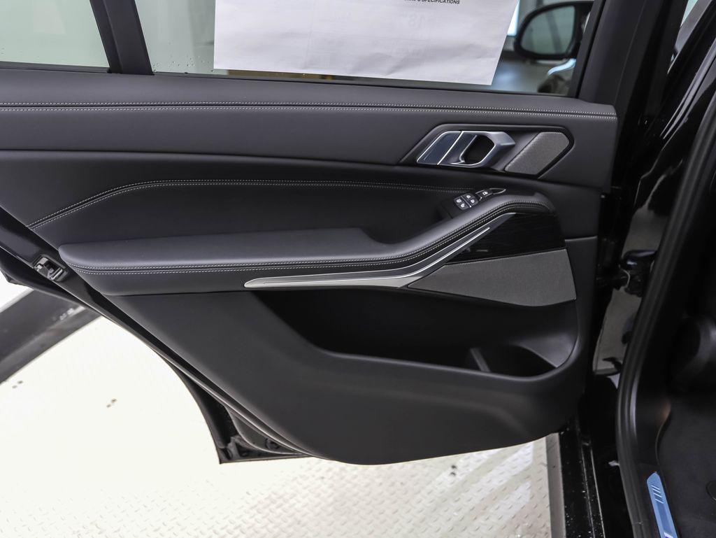 Thumbnail: 2026 BMW X7 - 20