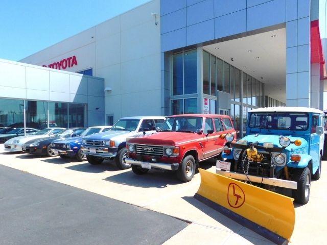 View vehicle photo 6