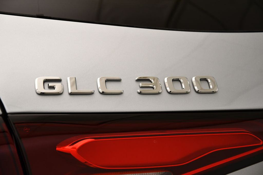 2025 Mercedes-Benz GLC 300 9