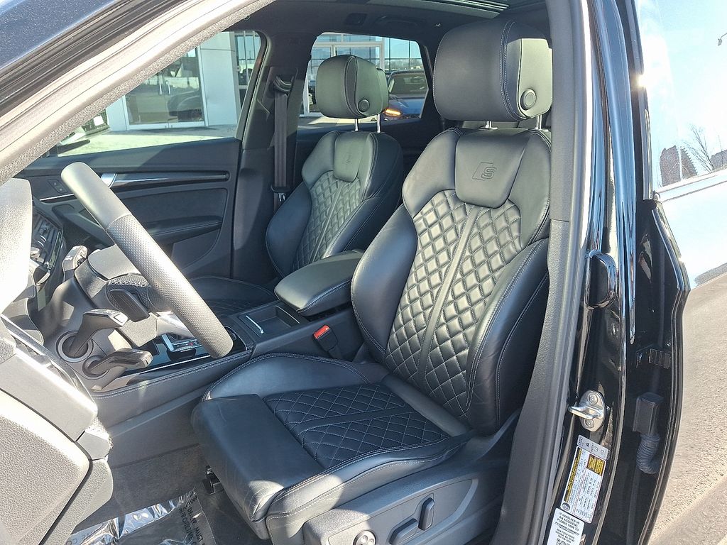 Thumbnail: 2022 Audi SQ5 - 13